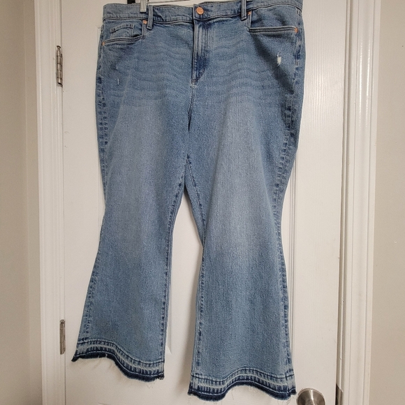 Loft NWT DenimFlare Crop Mid Rise Jeans Size 18. - Picture 2 of 11